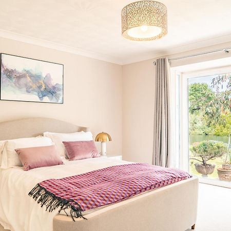Riverside Bliss In Windsor, 5 Bed, Secure Parking Exterior foto