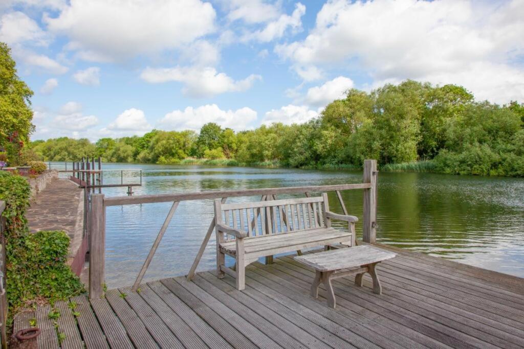 Riverside Bliss In Windsor, 5 Bed, Secure Parking Exterior foto