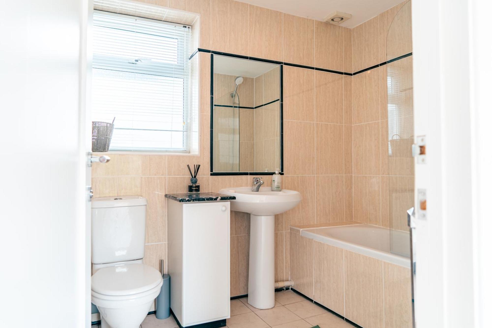 Riverside Bliss In Windsor, 5 Bed, Secure Parking Exterior foto